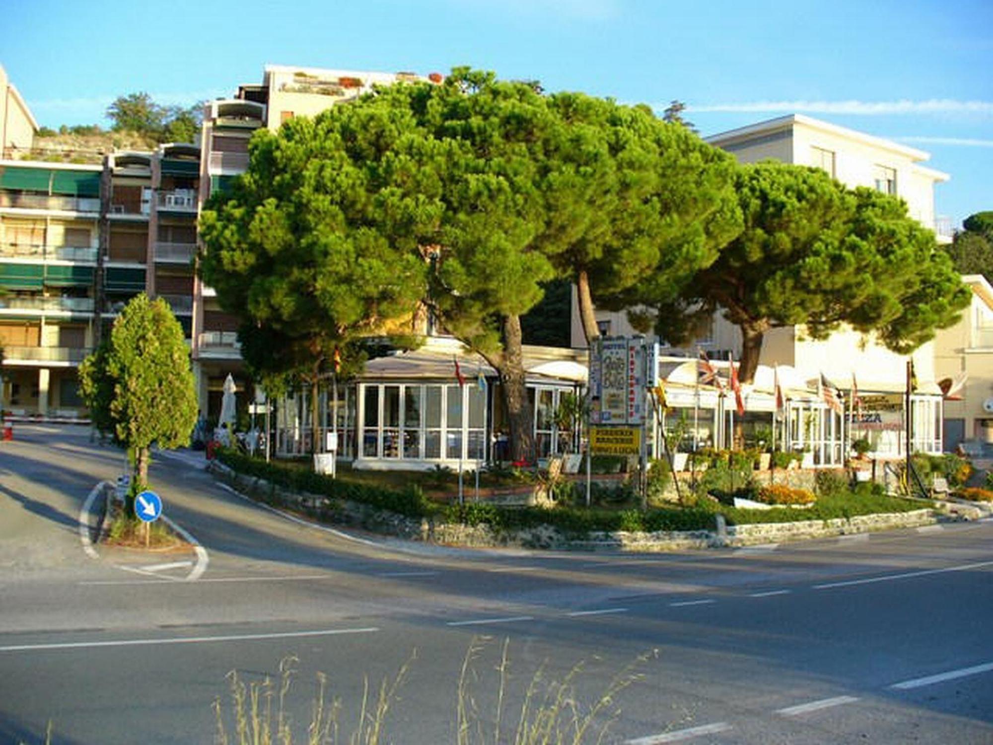 Hotel Puntabella Varazze Exterior photo